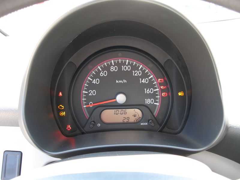 La strumentazione  della Nissan Pixo La strumentazione della  Pixo